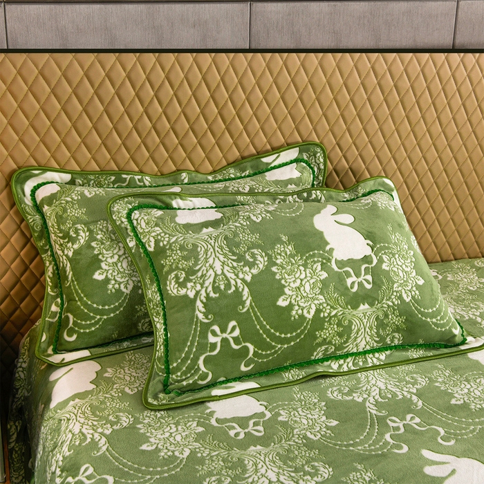 91家纺网 家纺一手货源 找家纺 牵依 2025新款牛奶绒小包边印花四件套 半夏时光-浅绿