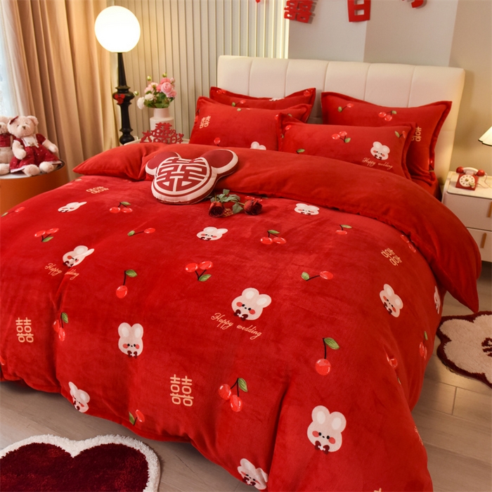 91家纺网 家纺一手货源 找家纺 曲之慕 2025新款高克重牛奶绒简约婚庆四件套 吾家有喜