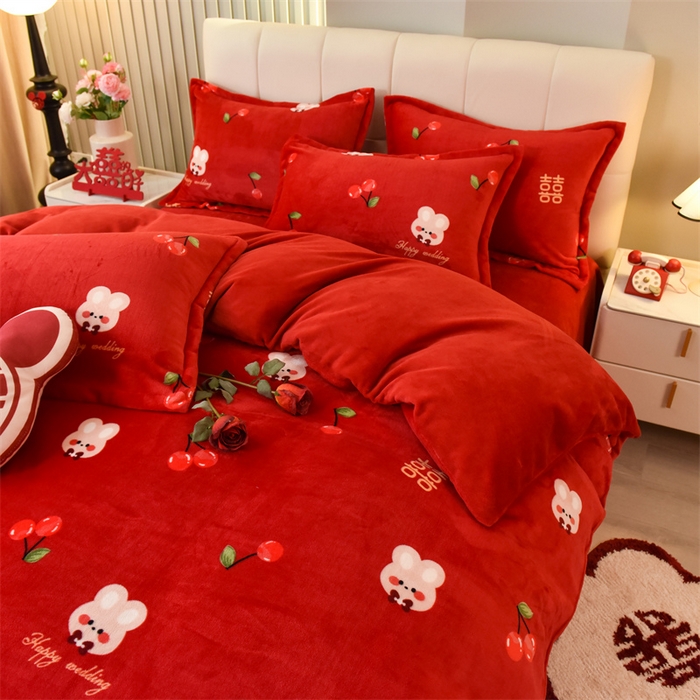 91家纺网 家纺一手货源 找家纺 曲之慕 2025新款高克重牛奶绒简约婚庆四件套 吾家有喜