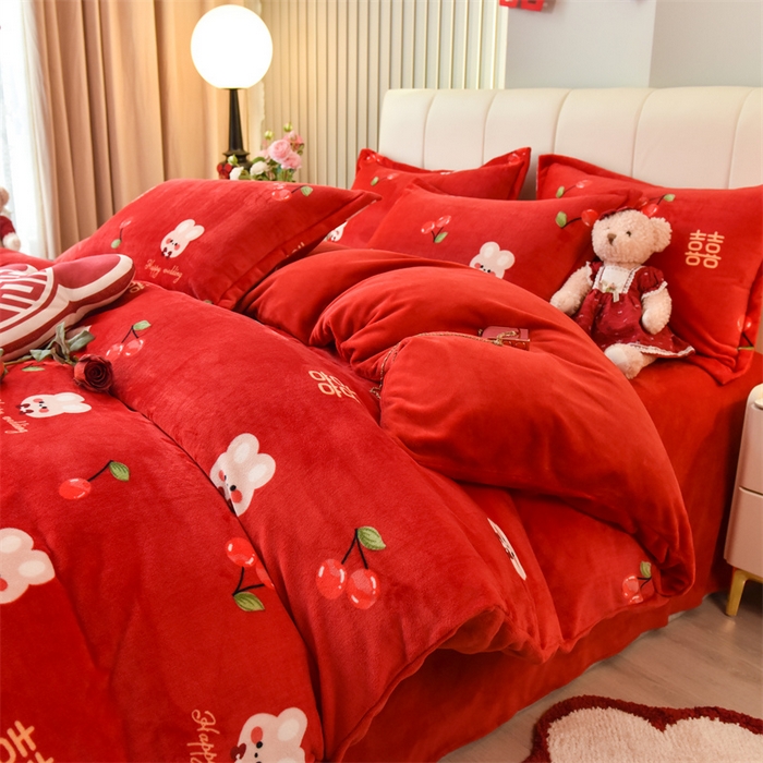 91家纺网 家纺一手货源 找家纺 曲之慕 2025新款高克重牛奶绒简约婚庆四件套 吾家有喜