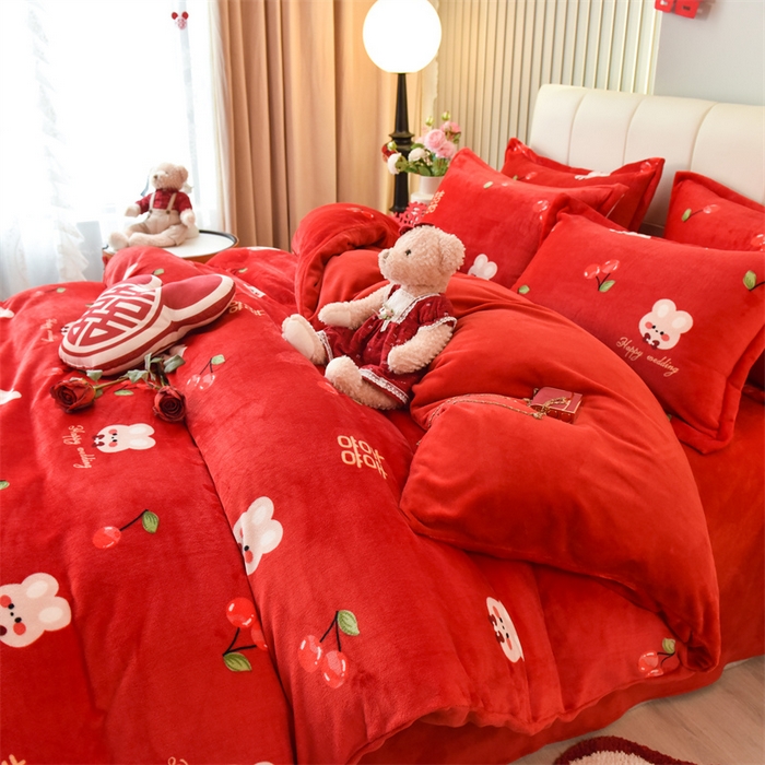 91家纺网 家纺一手货源 找家纺 曲之慕 2025新款高克重牛奶绒简约婚庆四件套 吾家有喜