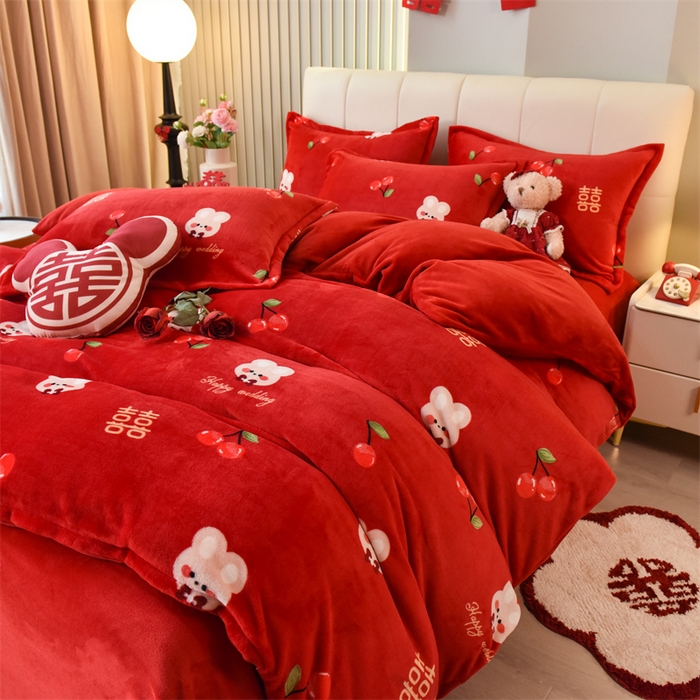 91家纺网 家纺一手货源 找家纺 曲之慕 2025新款高克重牛奶绒简约婚庆四件套 吾家有喜