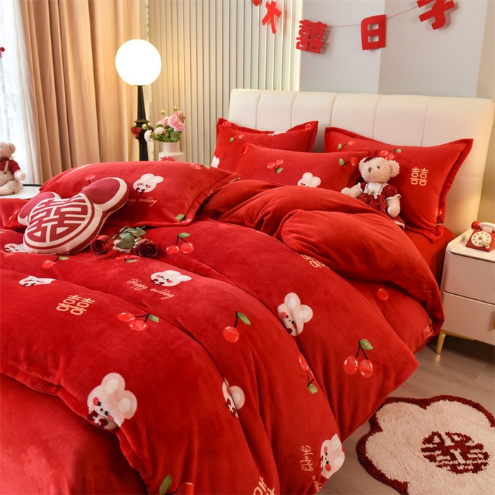 91家纺网 家纺一手货源 找家纺 曲之慕 2025新款高克重牛奶绒简约婚庆四件套 吾家有喜