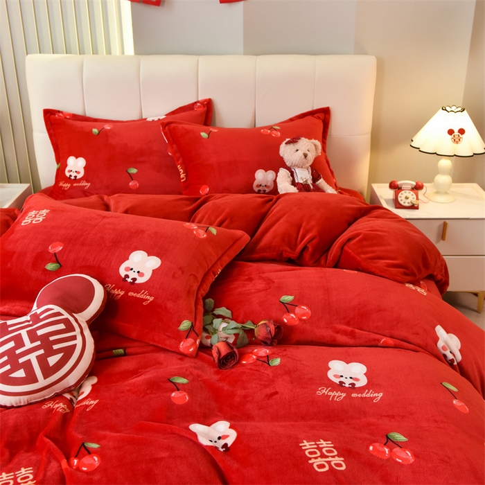 91家纺网 家纺一手货源 找家纺 曲之慕 2025新款高克重牛奶绒简约婚庆四件套 吾家有喜