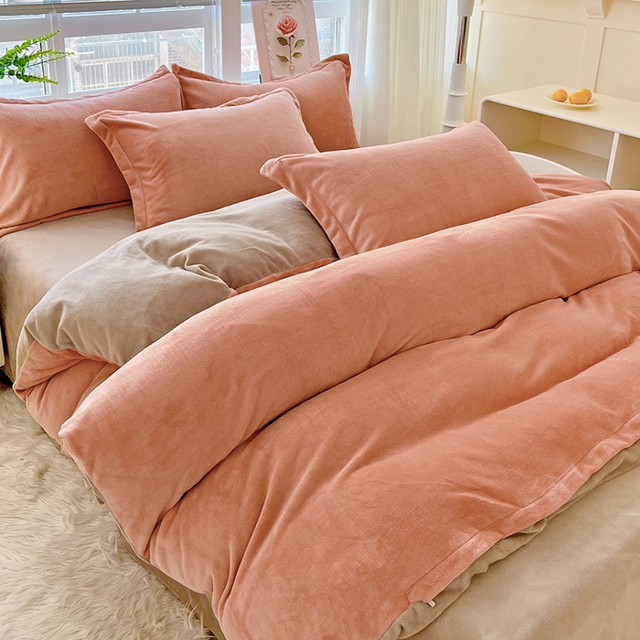 91家纺网 家纺一手货源 找家纺 富馨莱 2025新款牛奶绒纯色双拼四件套 双拼奶油玉+焦糖