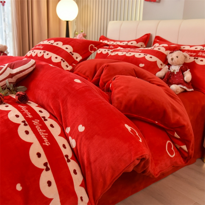 91家纺网 家纺一手货源 找家纺 曲之慕 2025新款高克重牛奶绒简约婚庆四件套 喜嫁