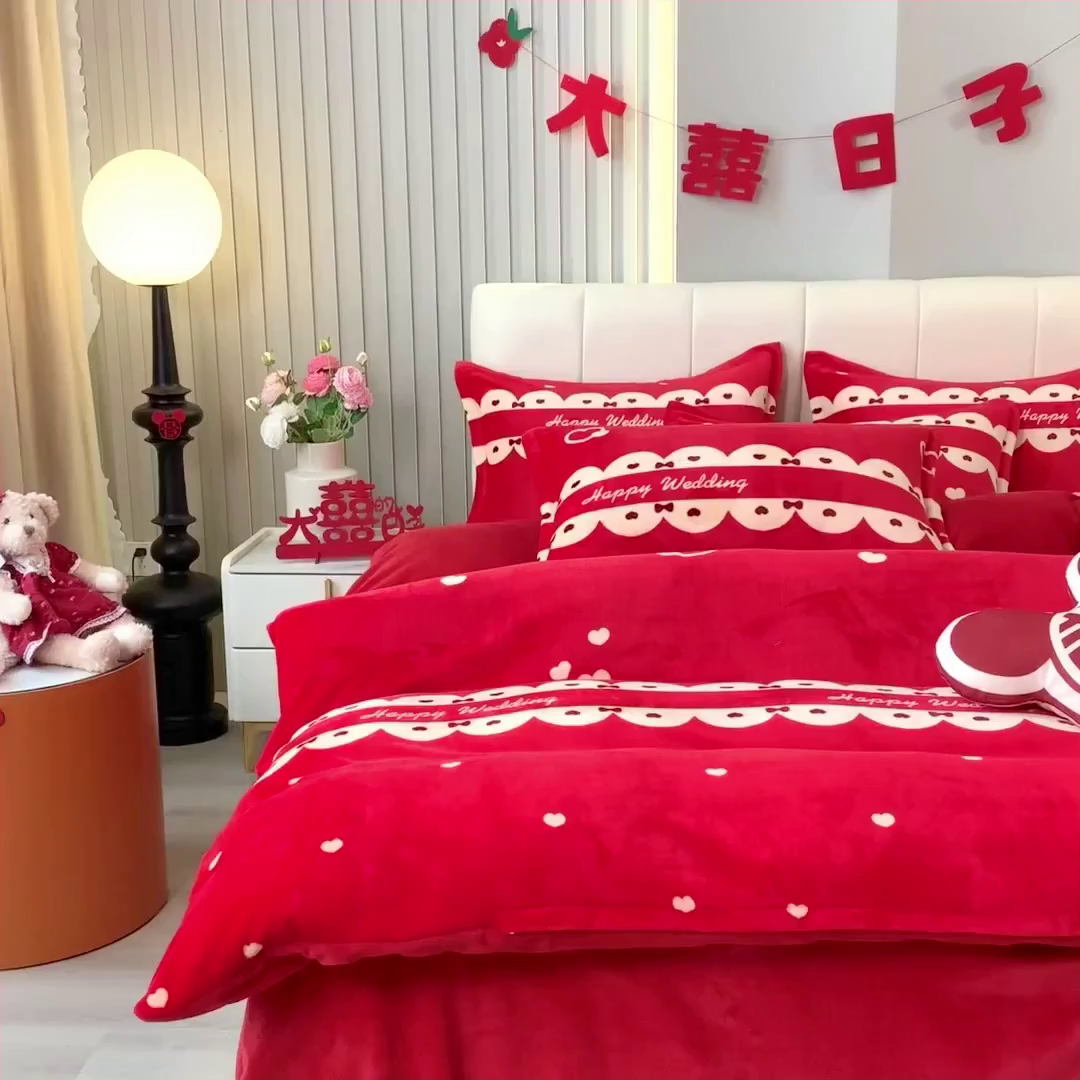 91家纺网 家纺一手货源 找家纺 曲之慕 2025新款高克重牛奶绒简约婚庆四件套 喜嫁