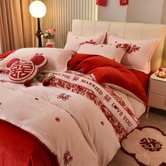 91家纺网 家纺一手货源 找家纺 曲之慕 2025新款高克重牛奶绒简约婚庆四件套 喜愿