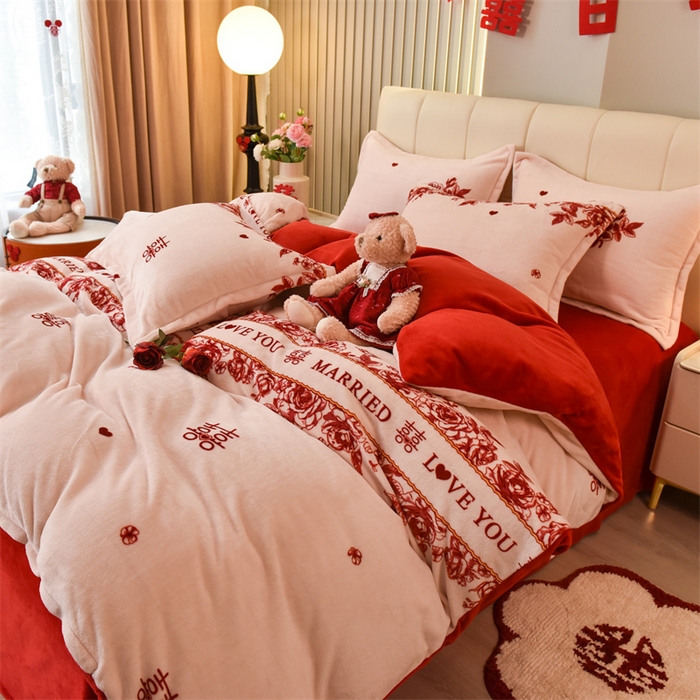 91家纺网 家纺一手货源 找家纺 曲之慕 2025新款高克重牛奶绒简约婚庆四件套 喜愿