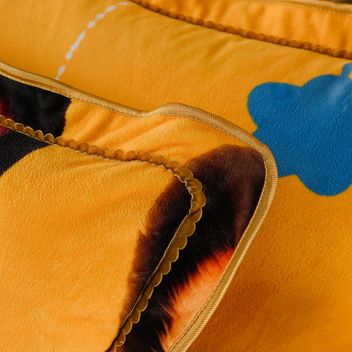 91家纺网 家纺一手货源 找家纺 牵依 2025新款牛奶绒小包边印花四件套 调皮狗