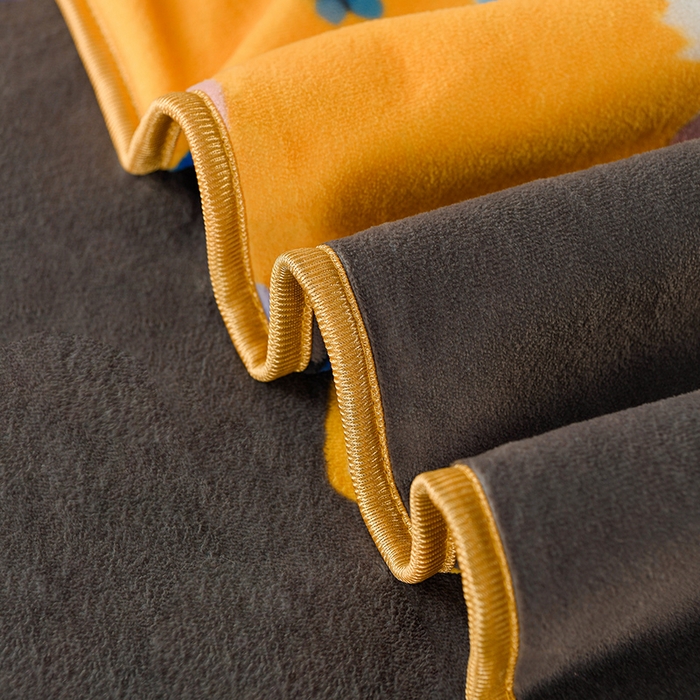 91家纺网 家纺一手货源 找家纺 牵依 2025新款牛奶绒小包边印花四件套 调皮狗