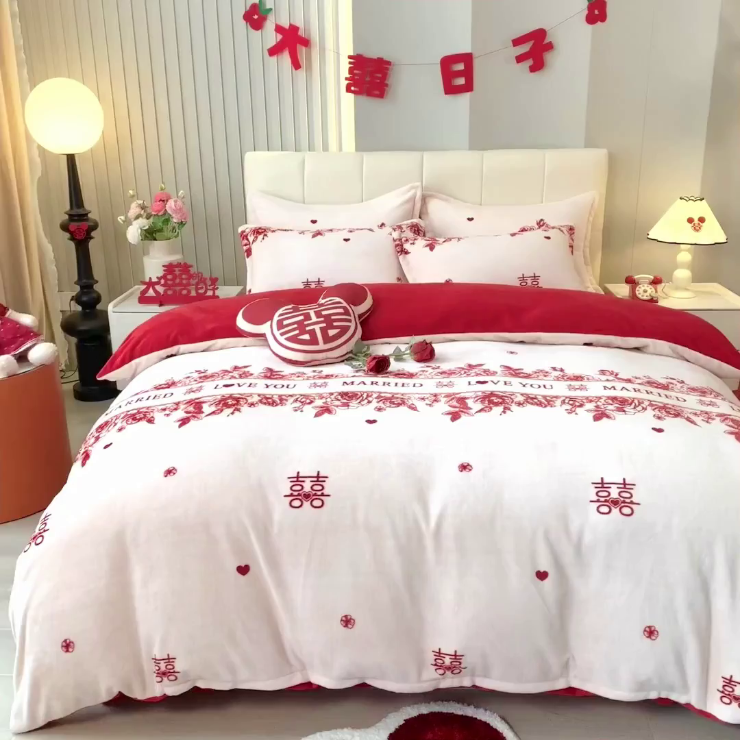 91家纺网 家纺一手货源 找家纺 曲之慕 2025新款高克重牛奶绒简约婚庆四件套 喜愿