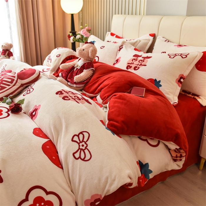 91家纺网 家纺一手货源 找家纺 曲之慕 2025新款高克重牛奶绒简约婚庆四件套 囍多多