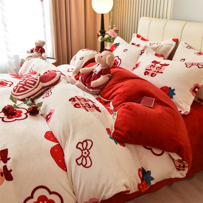 91家纺网 家纺一手货源 找家纺 曲之慕 2025新款高克重牛奶绒简约婚庆四件套 囍多多