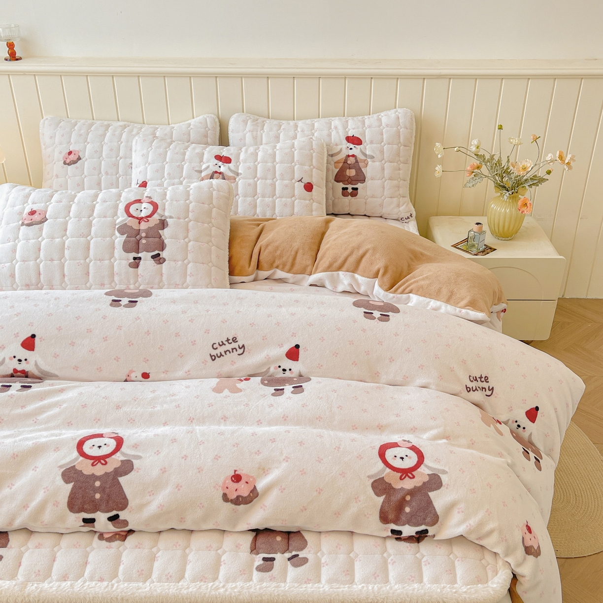 91家纺网 家纺一手货源 找家纺 LIFE.丽芙 2025秋冬新款A类牛奶绒加厚夹棉床褥垫+被套组合四件套 小伙伴