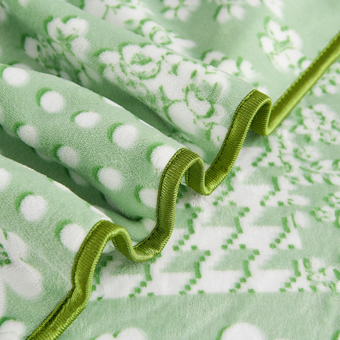 91家纺网 家纺一手货源 找家纺 牵依 2025新款牛奶绒小包边印花四件套 花蔓-绿