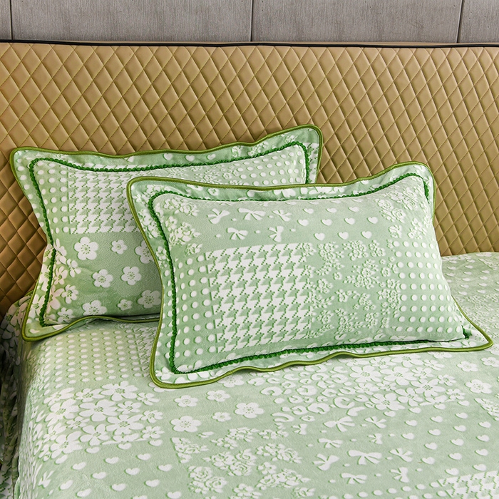 91家纺网 家纺一手货源 找家纺 牵依 2025新款牛奶绒小包边印花四件套 花蔓-绿