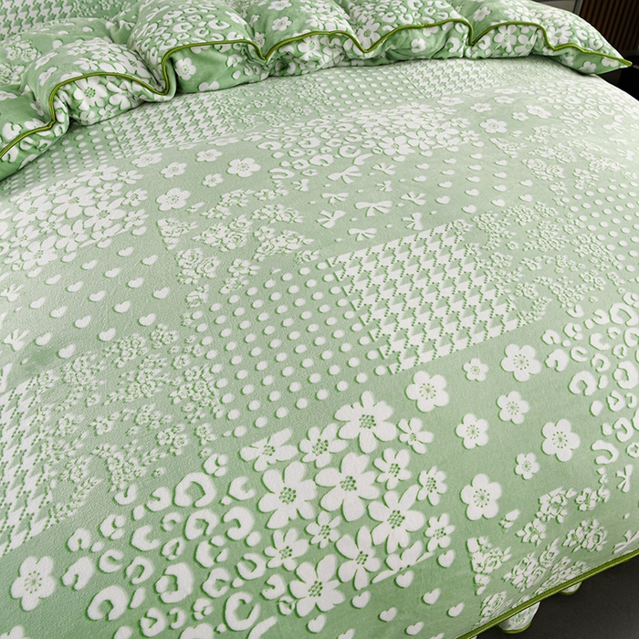 91家纺网 家纺一手货源 找家纺 牵依 2025新款牛奶绒小包边印花四件套 花蔓-绿