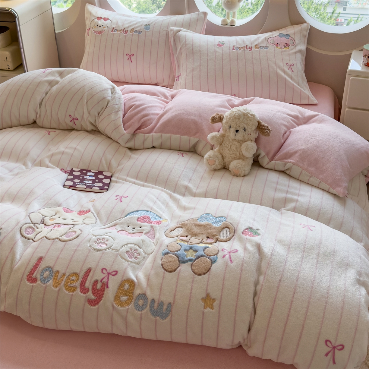 91家纺网 家纺一手货源 找家纺 （总）曲之慕 2025新款卡通消光牛奶绒贴布四件套