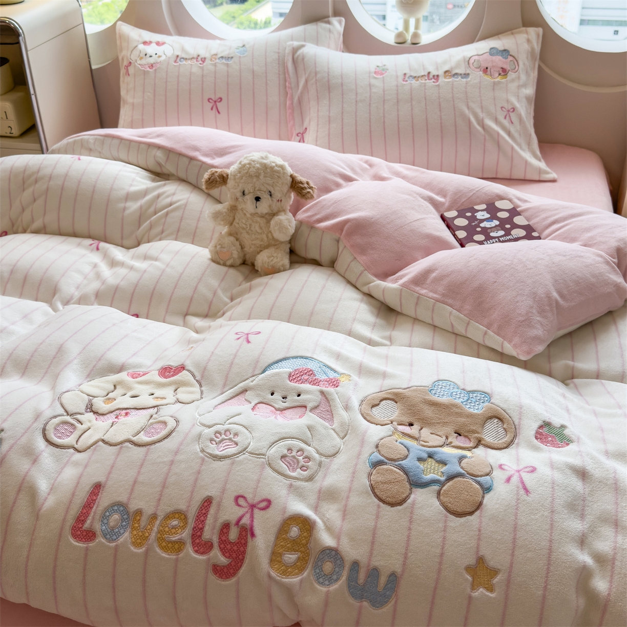 91家纺网 家纺一手货源 找家纺 （总）曲之慕 2025新款卡通消光牛奶绒贴布四件套