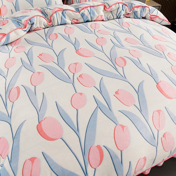 91家纺网 家纺一手货源 找家纺 牵依 2025新款牛奶绒小包边印花四件套 浪漫郁金香-浅粉