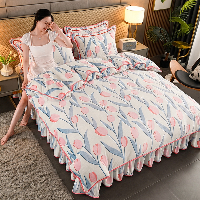 91家纺网 家纺一手货源 找家纺 牵依 2025新款牛奶绒小包边印花四件套 浪漫郁金香-浅粉