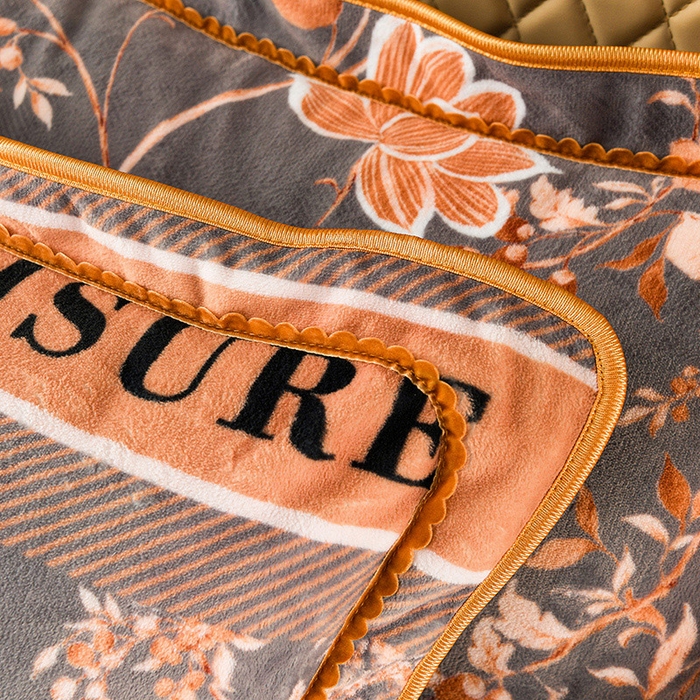 91家纺网 家纺一手货源 找家纺 牵依 2025新款牛奶绒小包边印花四件套 暖意绒绒