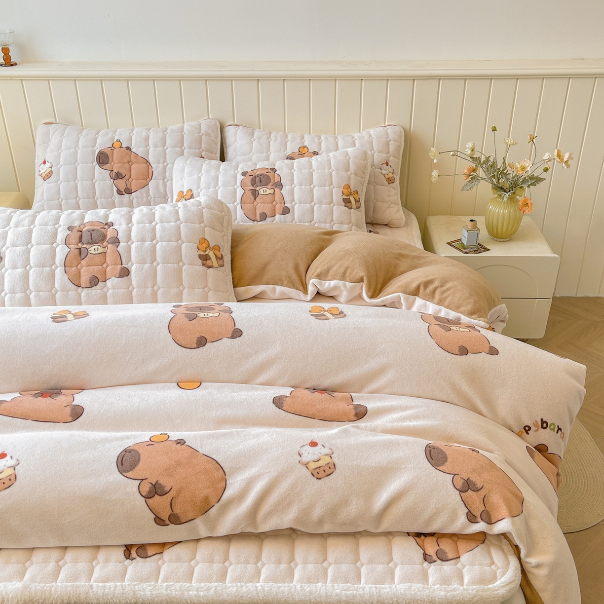 91家纺网 家纺一手货源 找家纺 LIFE.丽芙 2025秋冬新款A类牛奶绒加厚夹棉床褥垫+被套组合四件套 麦麦卡皮