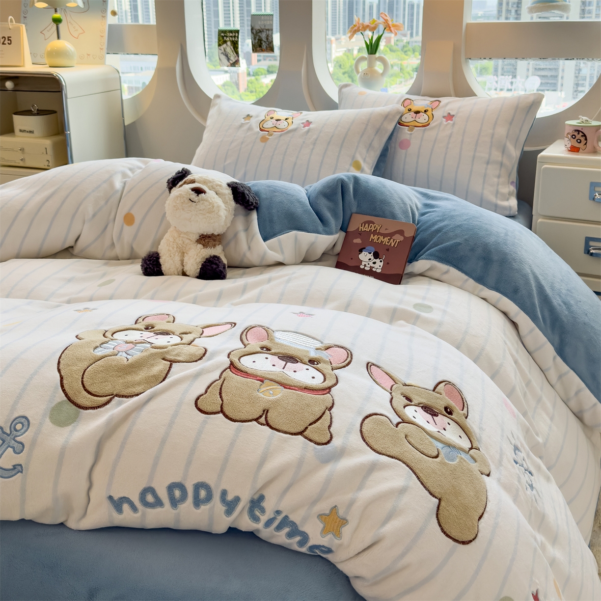 91家纺网 家纺一手货源 找家纺 曲之慕 2025新款卡通消光牛奶绒贴布四件套 萌犬乐园