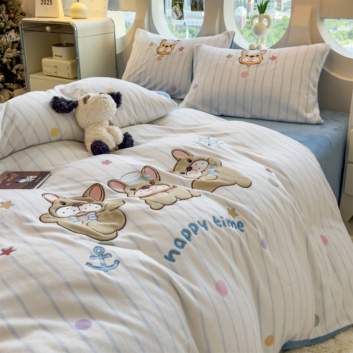 91家纺网 家纺一手货源 找家纺 曲之慕 2025新款卡通消光牛奶绒贴布四件套 萌犬乐园