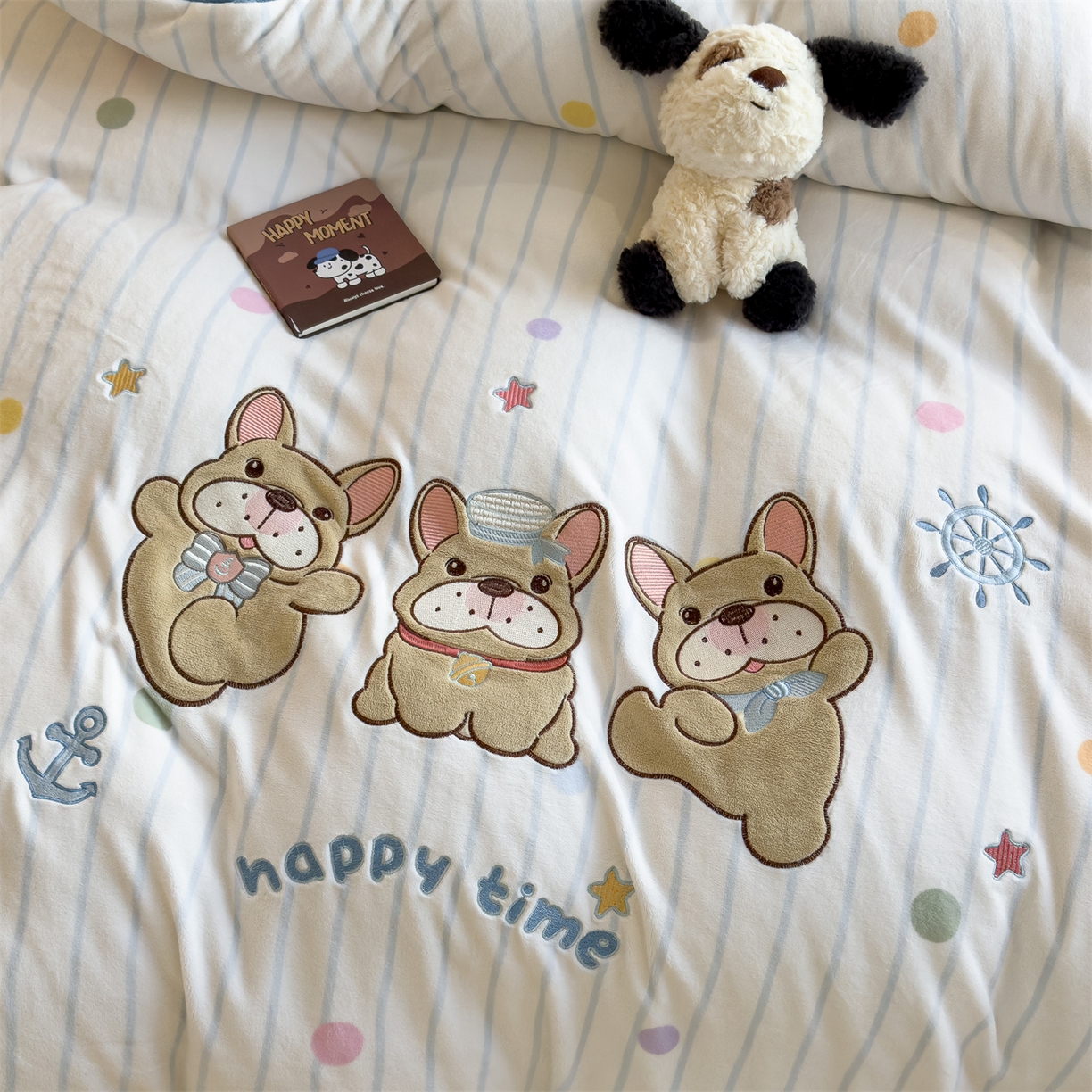 91家纺网 家纺一手货源 找家纺 曲之慕 2025新款卡通消光牛奶绒贴布四件套 萌犬乐园