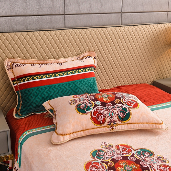 91家纺网 家纺一手货源 找家纺 牵依 2025新款牛奶绒小包边印花四件套 时尚英伦