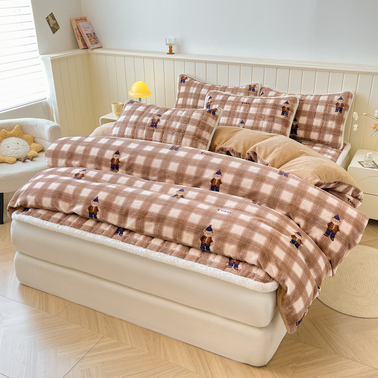 91家纺网 家纺一手货源 找家纺 LIFE.丽芙 2025秋冬新款A类牛奶绒加厚夹棉床褥垫+被套组合四件套 芭乐