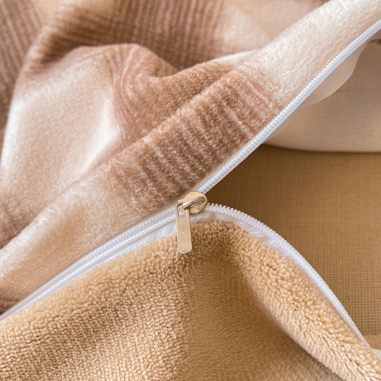 91家纺网 家纺一手货源 找家纺 LIFE.丽芙 2025秋冬新款A类牛奶绒加厚夹棉床褥垫+被套组合四件套 芭乐