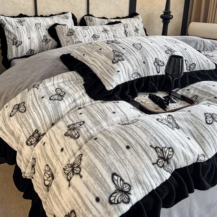 91家纺网 家纺一手货源 找家纺 （总）大米家居 2025新款韩版美拉德风高克重雕花牛奶绒四件套-梦蝶系列