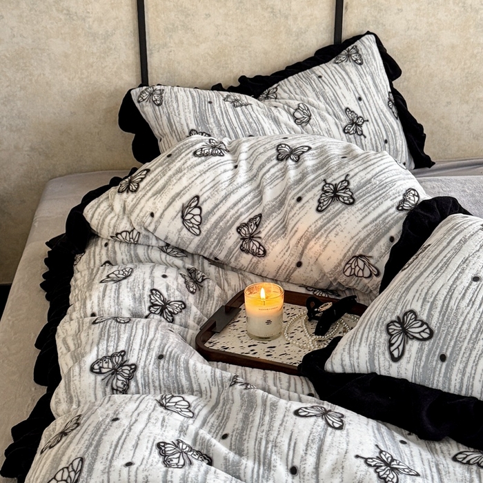 91家纺网 家纺一手货源 找家纺 （总）大米家居 2025新款韩版美拉德风高克重雕花牛奶绒四件套-梦蝶系列