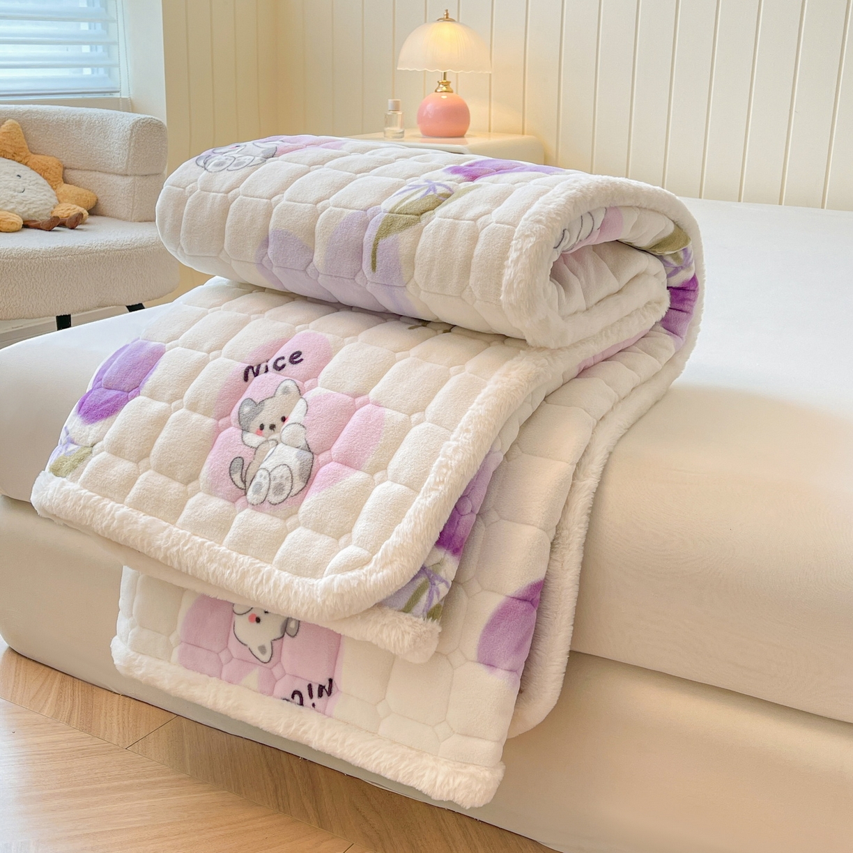 91家纺网 家纺一手货源 找家纺 LIFE.丽芙 2025秋冬新款A类牛奶绒加厚夹棉床褥垫+被套组合四件套 花语