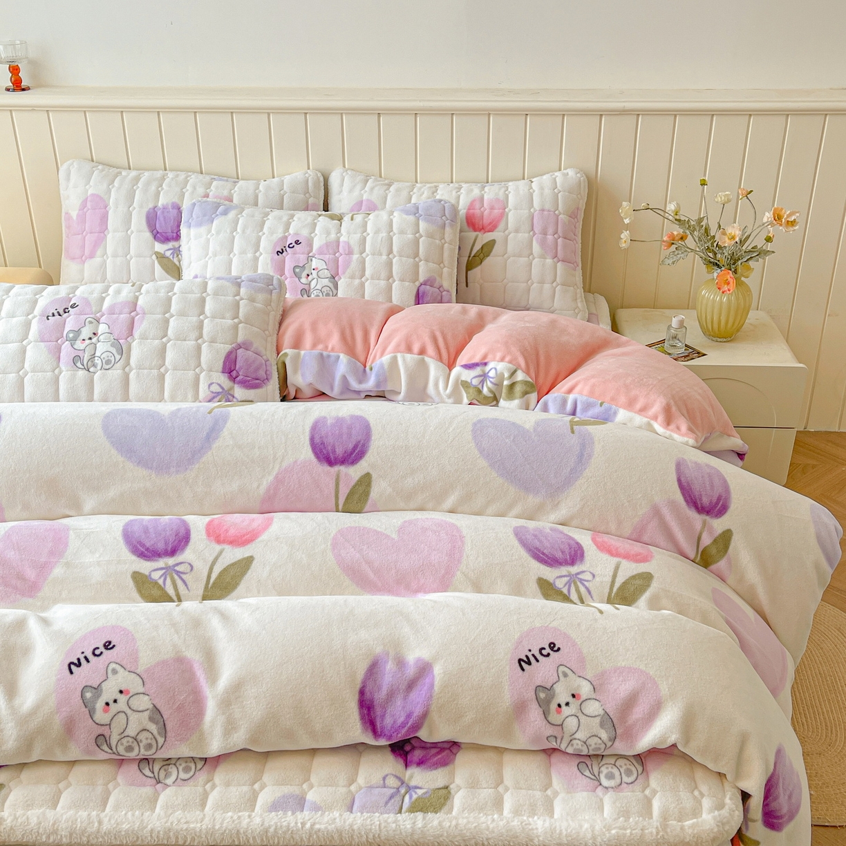 91家纺网 家纺一手货源 找家纺 LIFE.丽芙 2025秋冬新款A类牛奶绒加厚夹棉床褥垫+被套组合四件套 花语