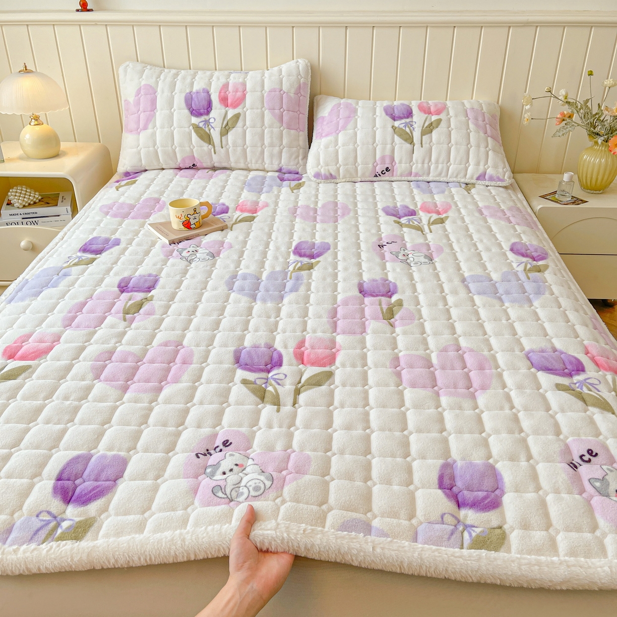 91家纺网 家纺一手货源 找家纺 LIFE.丽芙 2025秋冬新款A类牛奶绒加厚夹棉床褥垫+被套组合四件套 花语