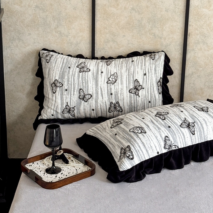 91家纺网 家纺一手货源 找家纺 大米家居 2025新款韩版美拉德风高克重雕花牛奶绒四件套-梦蝶系列 梦蝶-灰