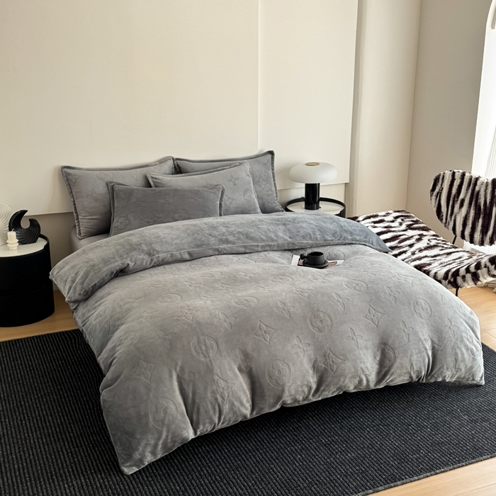 91家纺网 家纺一手货源 找家纺 三悦四季 2025新款200克加厚牛奶绒剪花四件套跨境直播爆款 高级灰