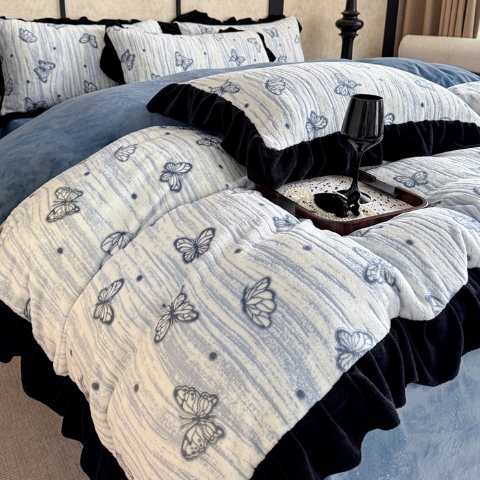 91家纺网 家纺一手货源 找家纺 大米家居 2025新款韩版美拉德风高克重雕花牛奶绒四件套-梦蝶系列 梦蝶-蓝