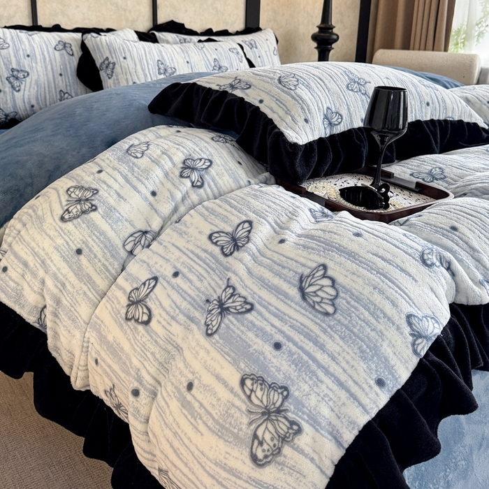 91家纺网 家纺一手货源 找家纺 大米家居 2025新款韩版美拉德风高克重雕花牛奶绒四件套-梦蝶系列 梦蝶-蓝