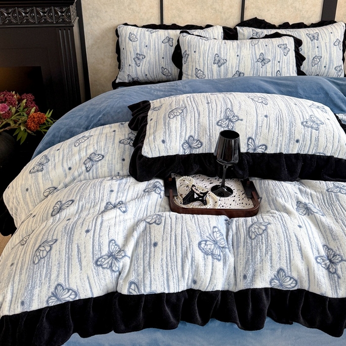 91家纺网 家纺一手货源 找家纺 大米家居 2025新款韩版美拉德风高克重雕花牛奶绒四件套-梦蝶系列 梦蝶-蓝