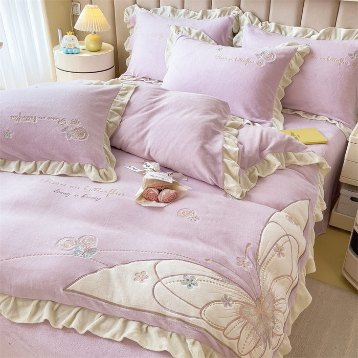 91家纺网 家纺一手货源 找家纺 （总）曲之慕 2025新款韩版牛奶绒花朵贴布绣四件套