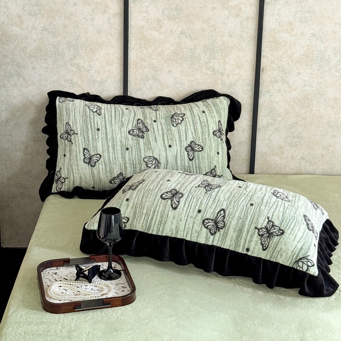 91家纺网 家纺一手货源 找家纺 大米家居 2025新款韩版美拉德风高克重雕花牛奶绒四件套-梦蝶系列 梦蝶-绿