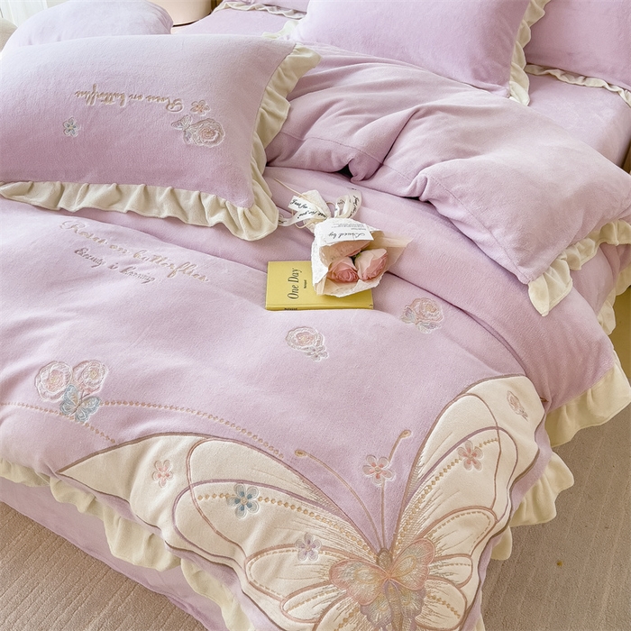 91家纺网 家纺一手货源 找家纺 （总）曲之慕 2025新款韩版牛奶绒花朵贴布绣四件套