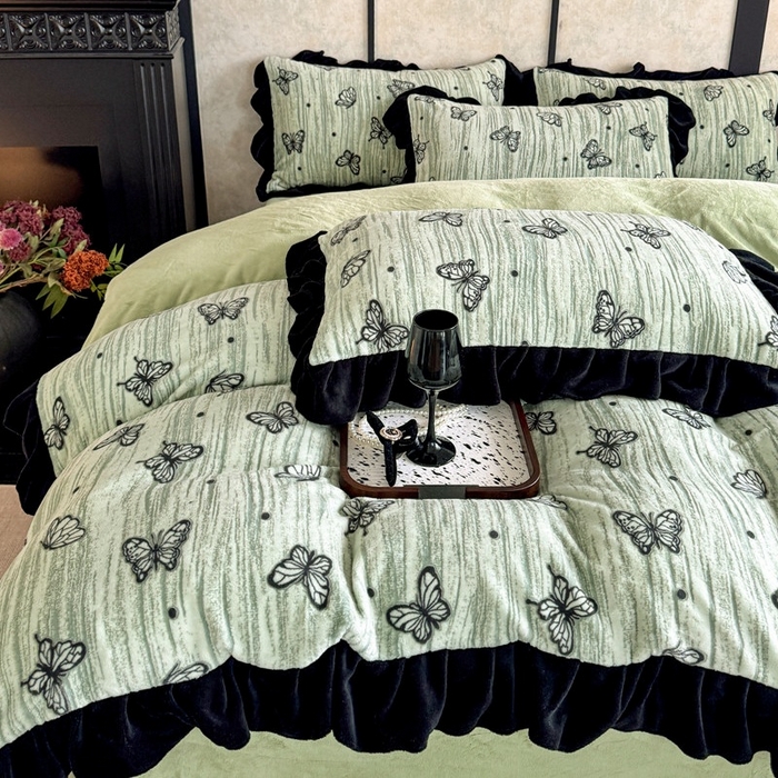 91家纺网 家纺一手货源 找家纺 大米家居 2025新款韩版美拉德风高克重雕花牛奶绒四件套-梦蝶系列 梦蝶-绿