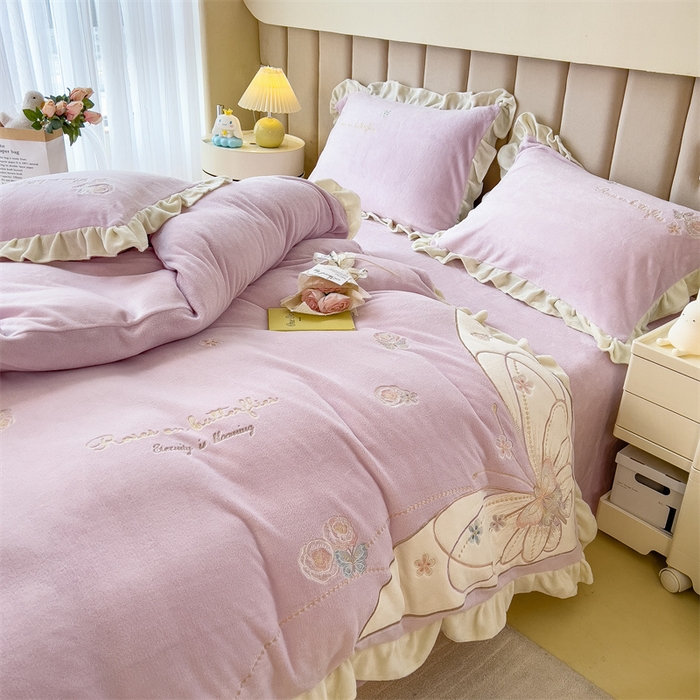 91家纺网 家纺一手货源 找家纺 （总）曲之慕 2025新款韩版牛奶绒花朵贴布绣四件套