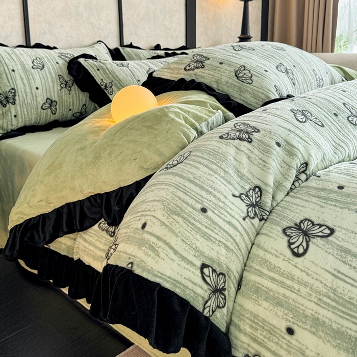 91家纺网 家纺一手货源 找家纺 大米家居 2025新款韩版美拉德风高克重雕花牛奶绒四件套-梦蝶系列 梦蝶-绿